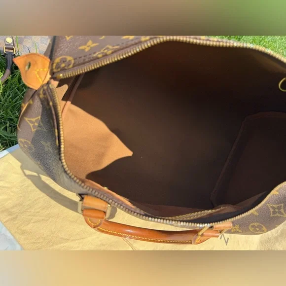 Authentic Louis Vuitton Speedy 35 Monogram - Picture 13 of 16
